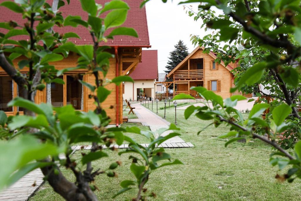 Family Panzio Es Apartman Hazak Липот Экстерьер фото